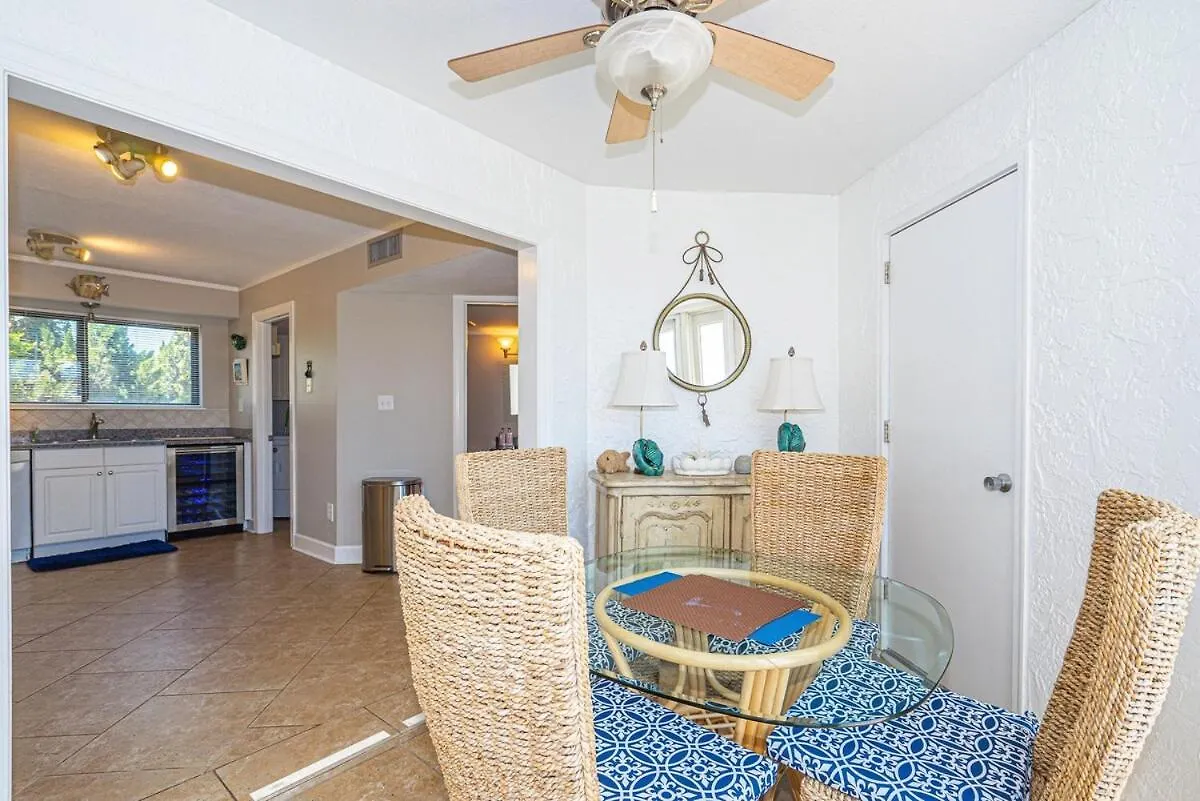 Holiday home Lovely Townhome - Shoreline Towers Walk Beach Pool Destin United States