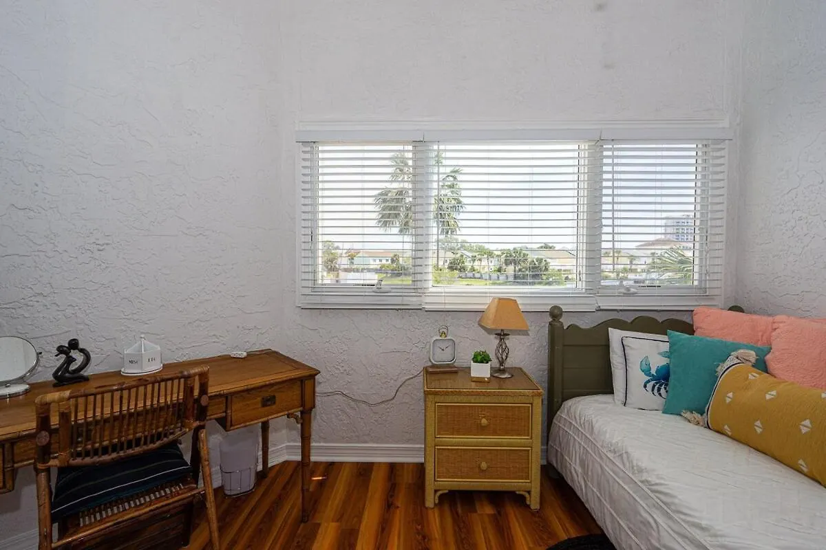 Holiday home Lovely Townhome - Shoreline Towers Walk Beach Pool Destin United States