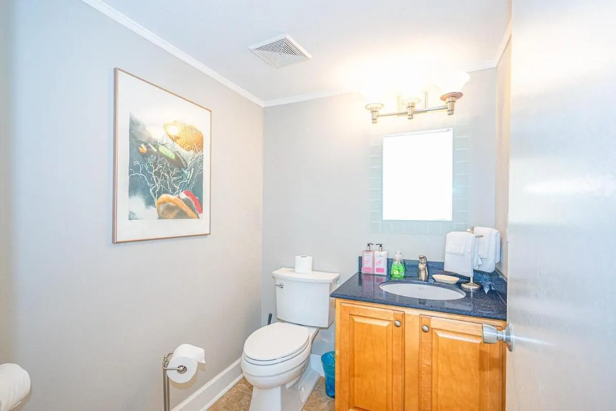 Lovely Townhome - Shoreline Towers Walk Beach Pool Destin 0*,  United States