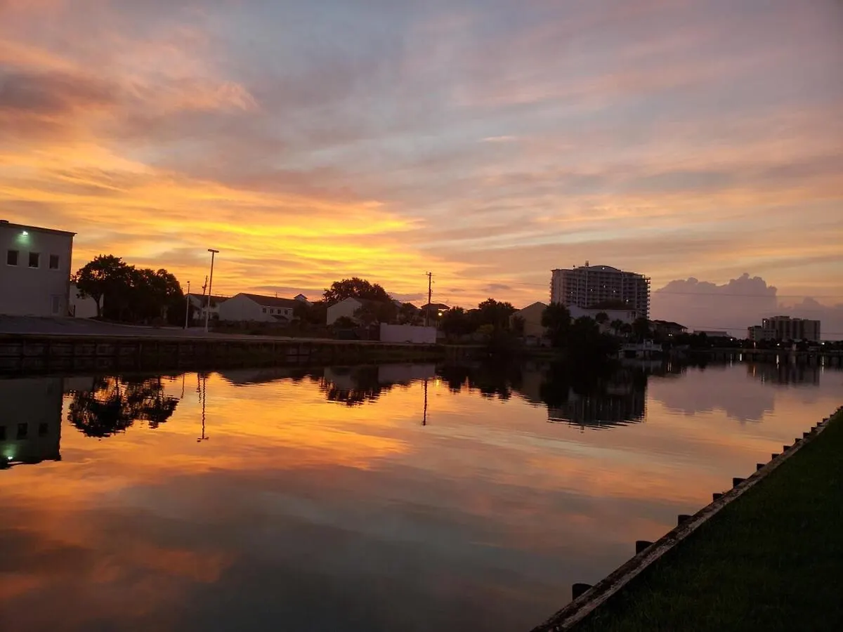 Lovely Townhome - Shoreline Towers Walk Beach Pool Destin 0*,  United States