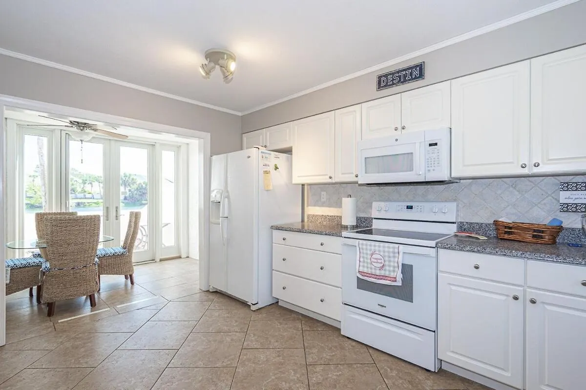 Lovely Townhome - Shoreline Towers Walk Beach Pool Destin 0*,